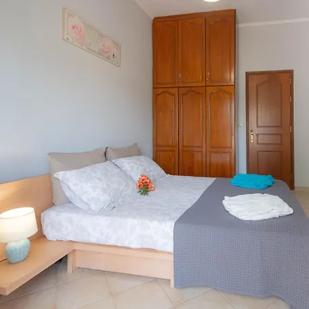 Xenia's In Alepou Apartment